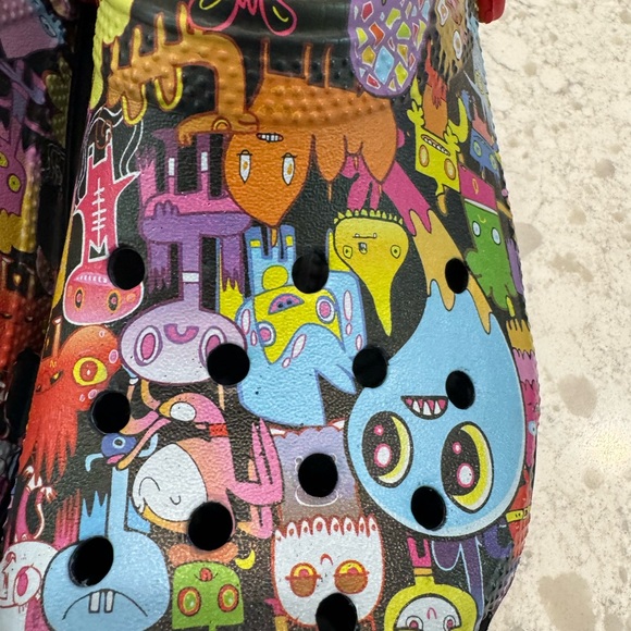 Crocs Classic Jon Burgerman all over print w/9 m/7 - Picture 6 of 8